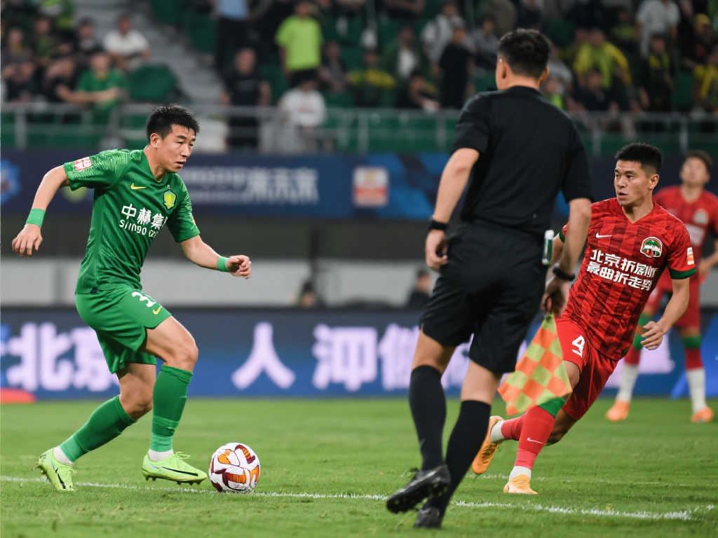 的头球再度 的头球再度